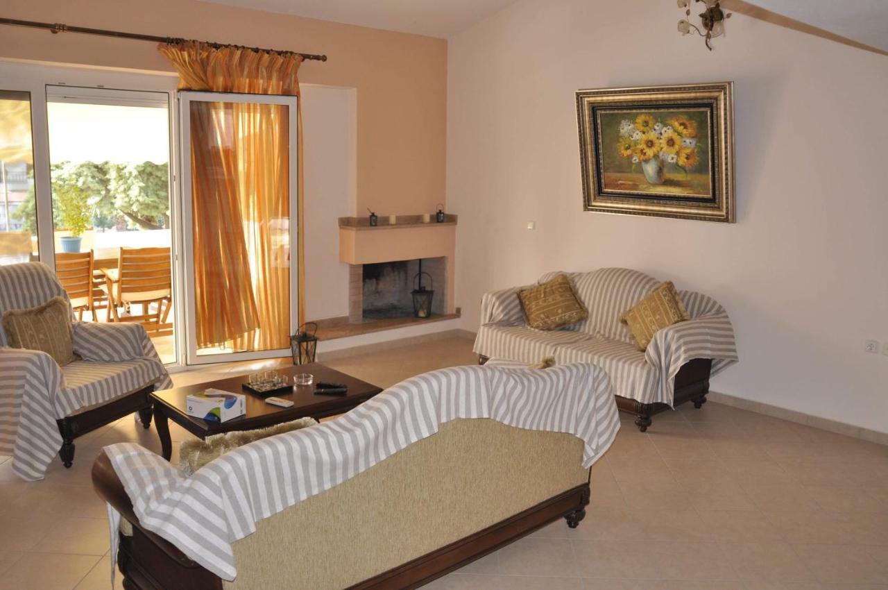 Feel Free Villa Palaiontsiflikion Exterior photo